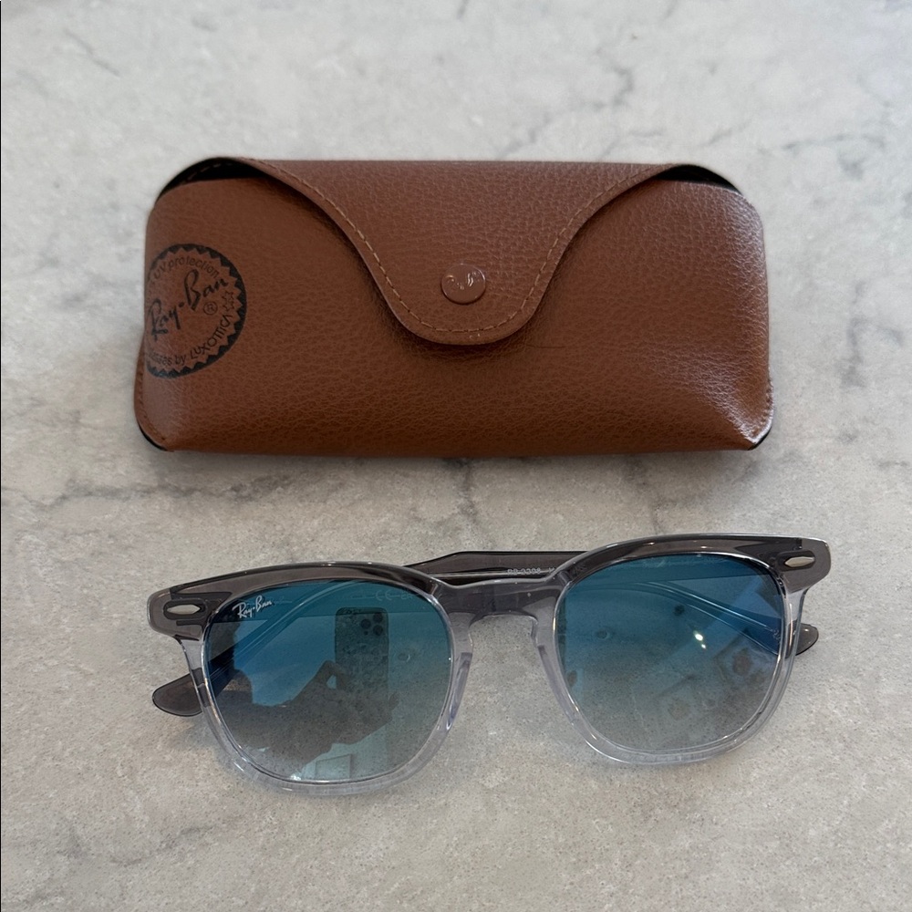 Ray-Ban RB2298 Hawk Eye Grey on transparent, unisex clear blue lens